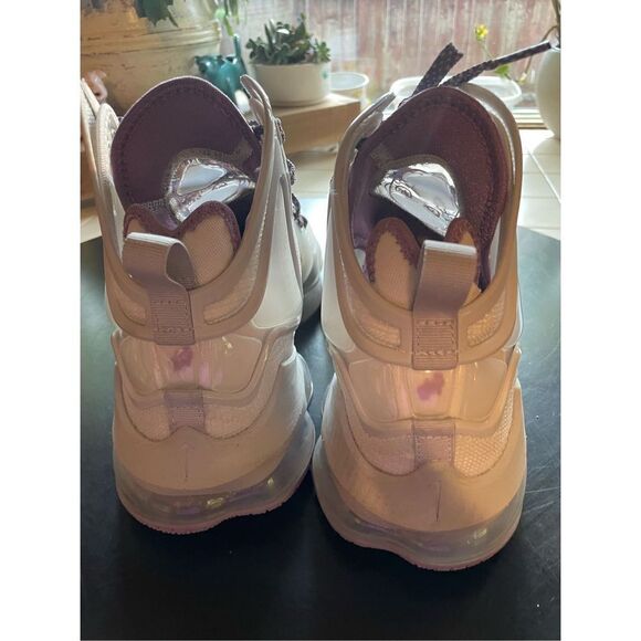 Nike LeBron 19 Basketball Shoes (SZ 10) - Picture 3 of 5